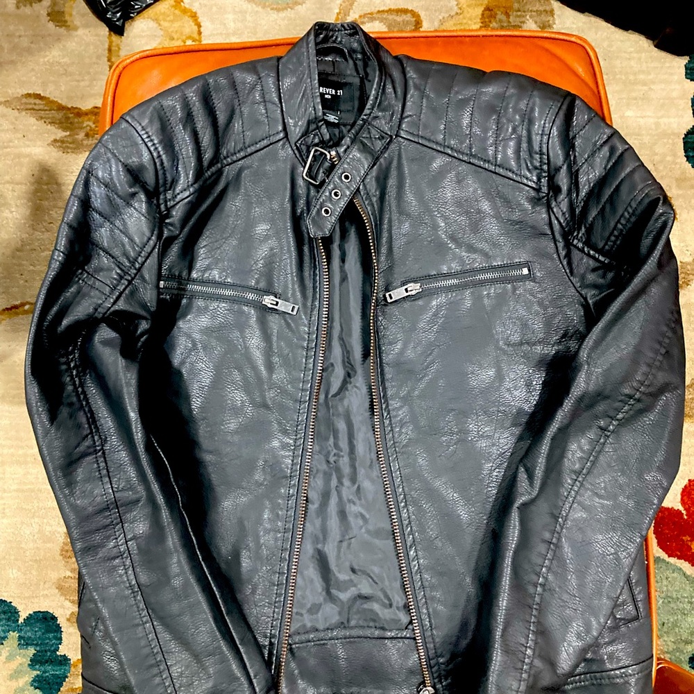 Forever 21 small men’s black bomber jacket